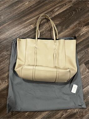Balenciaga Everyday Beige Leather Tote Bag in Neutral Cream Tone